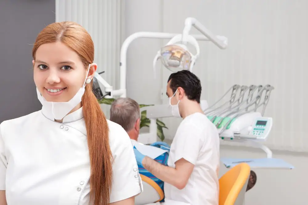 What Does a Dental Assistant Do