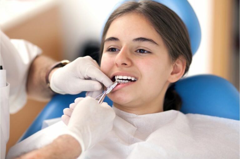8 Places to Get a Free Dental Makeover