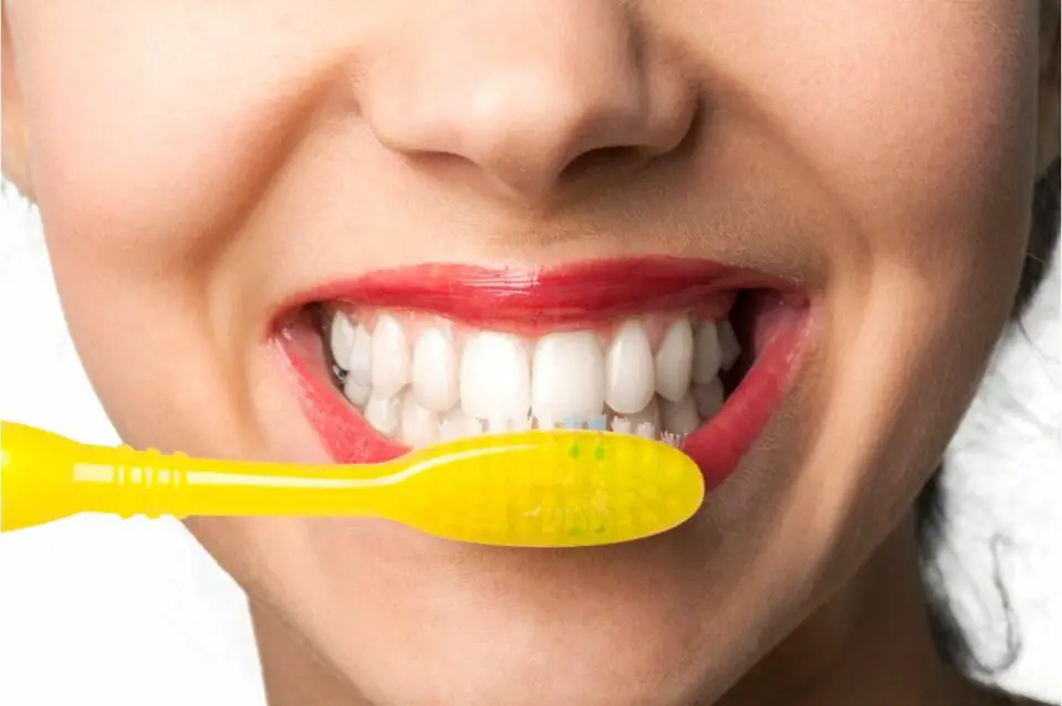How to Whiten Teeth with Hydrogen Peroxide? (6 Safe Ways)