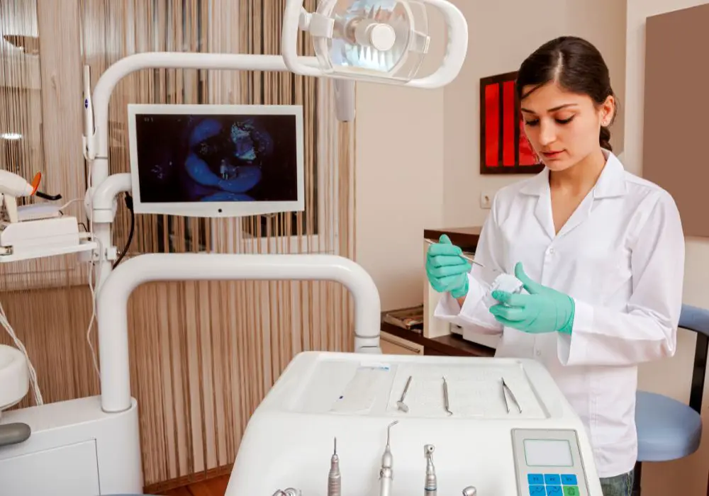 What is a Dental Assistant