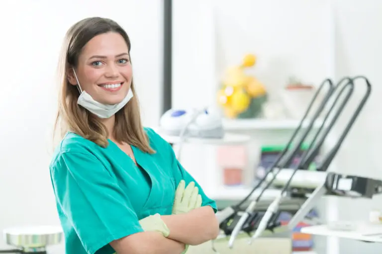 Dental Hygienist VS. Dental Assistant: What To Expect When You Join
