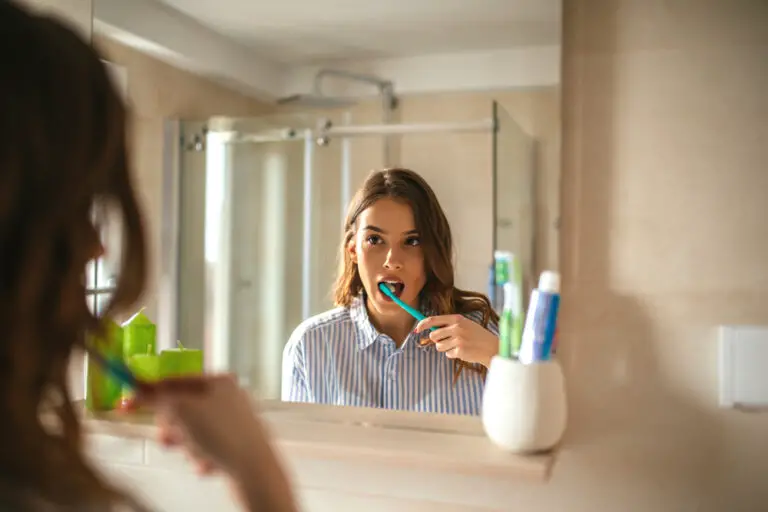 4 Effective Ways To Clean Wisdom Teeth Holes