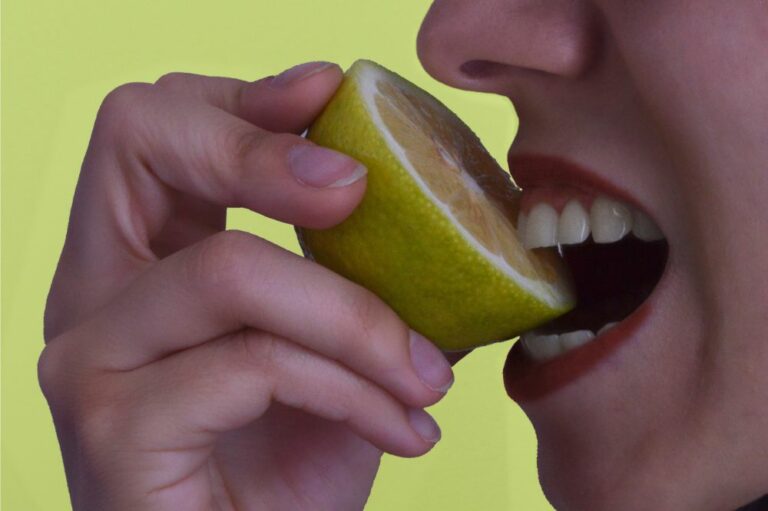 6 Ways to Whiten Your Teeth With Lemon Juice