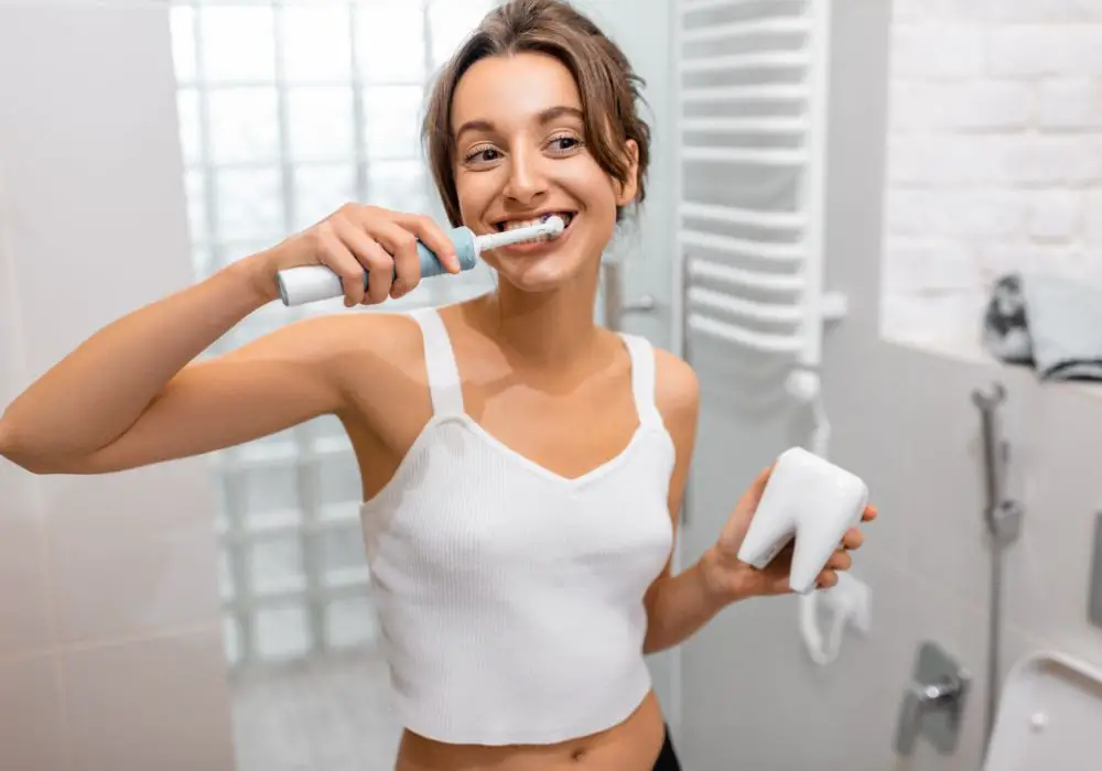 11 Natural Ways to Whiten Teeth at Home