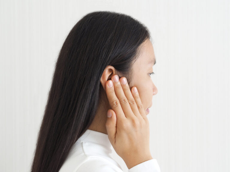 Can Grinding Teeth Cause Ear Buzzing? (How Bruxism Causes Tinnitus)
