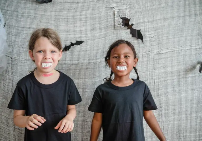 Can people have vampire teeth naturally? (You'd Love To Know)