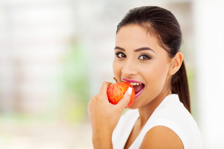 Do You Have to Brush Your Teeth After Eating an Apple?