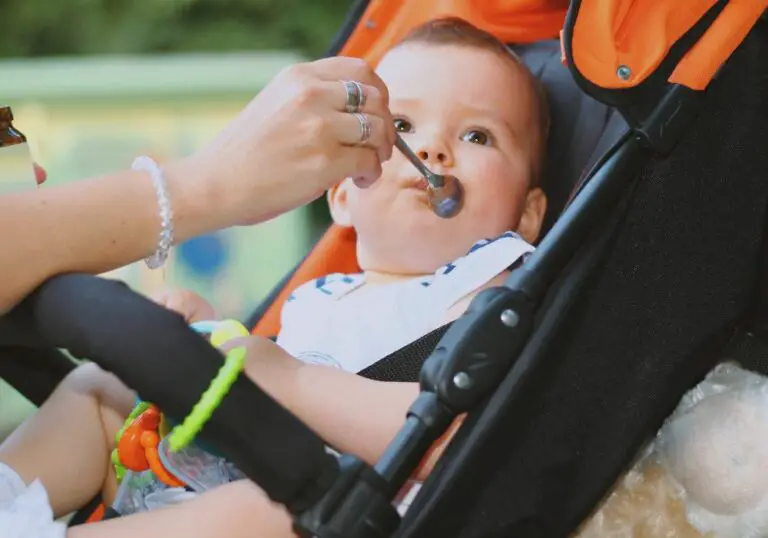 What can 6 month olds eat with no teeth? (Everything You Need To Know)