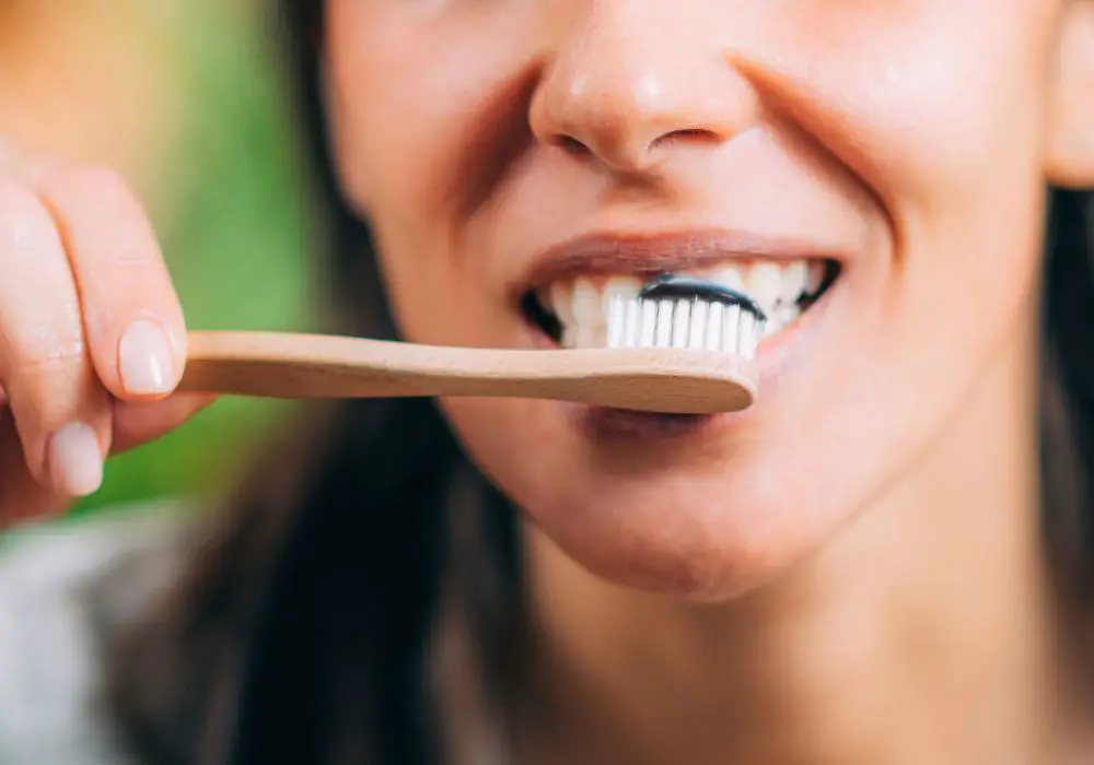 How To Temporarily Whiten Discolored Teeth