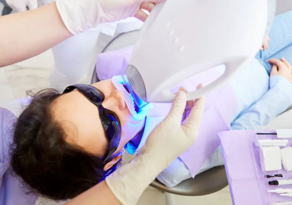 How long should you apply blue light for a single whitening session?
