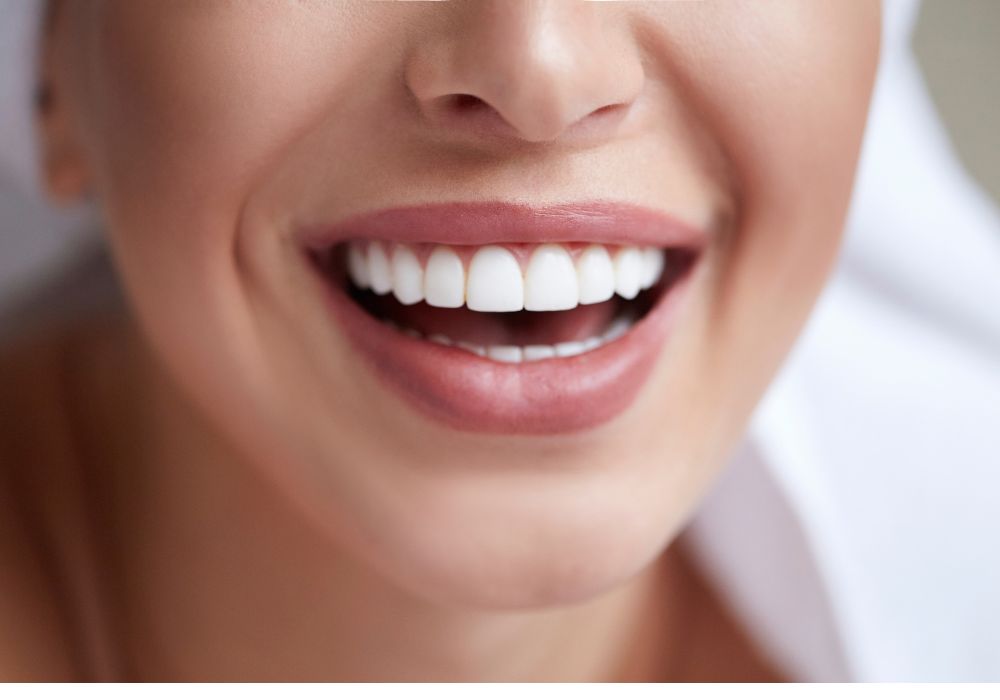 How to Safely Whiten Your Teeth Before a Date