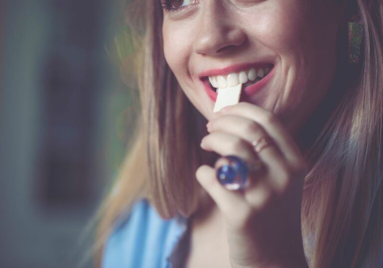 What can I chew instead of gum? (14 alternatives)