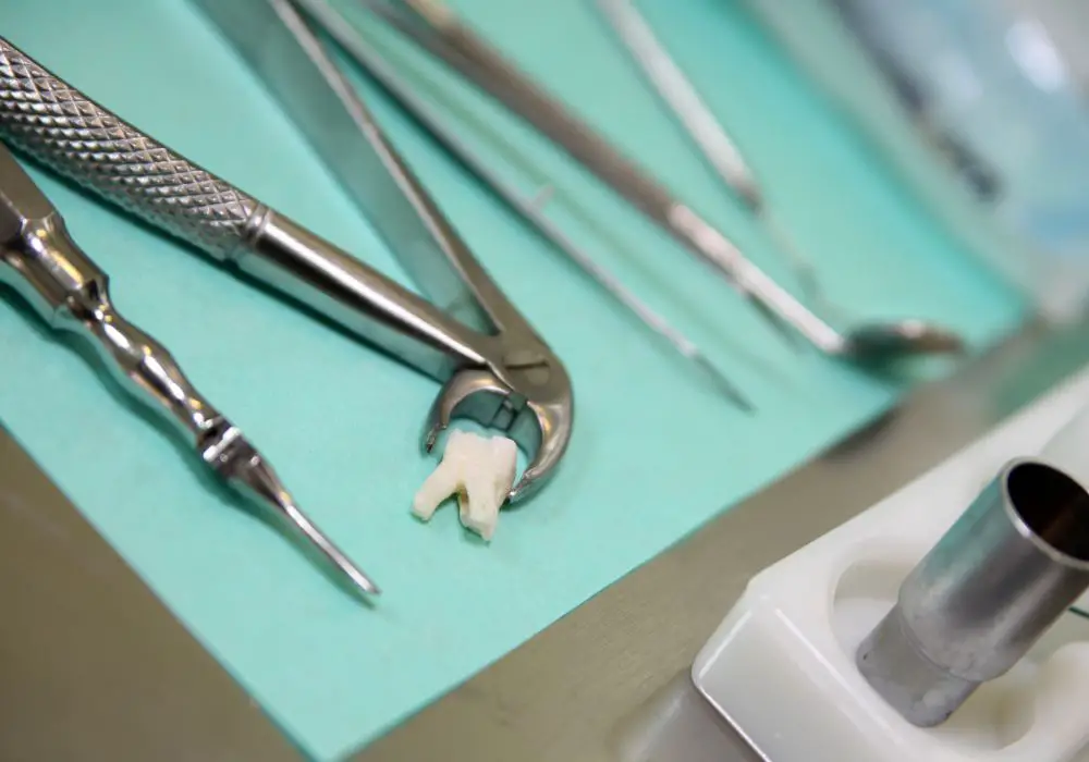 Risk Factors of tooth extraction