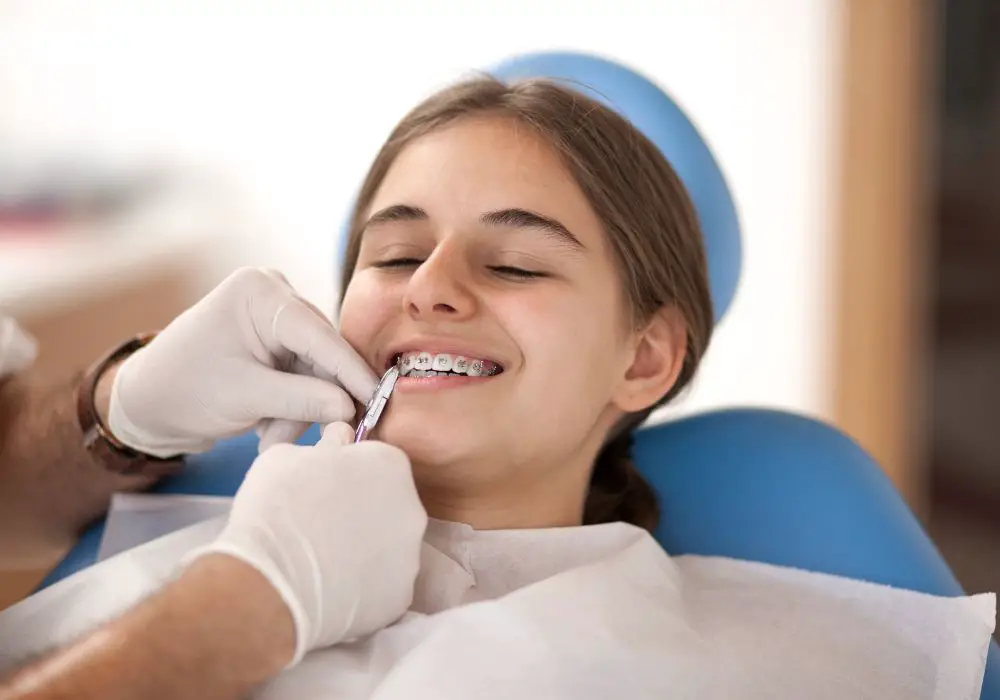 Securing loose teeth with dental splints and braces