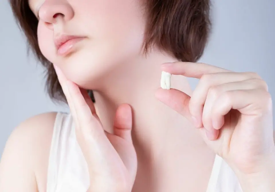 Should Gauze Be Wet or Dry After Wisdom Teeth Removal? (Healing