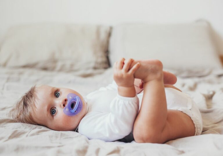 What can 6 month olds eat with no teeth? (Everything You Need To Know)