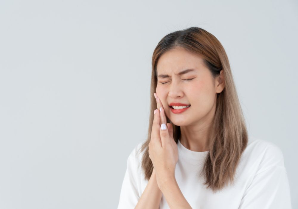 What causes tooth pain after a dental filling?