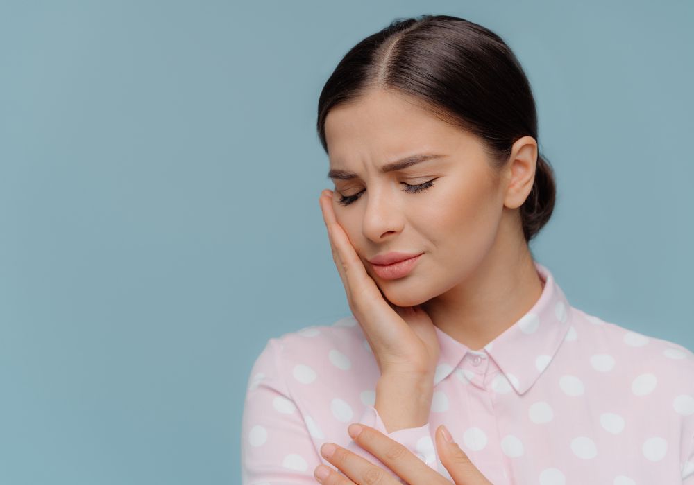 What does the dentist do to treat dull toothache?