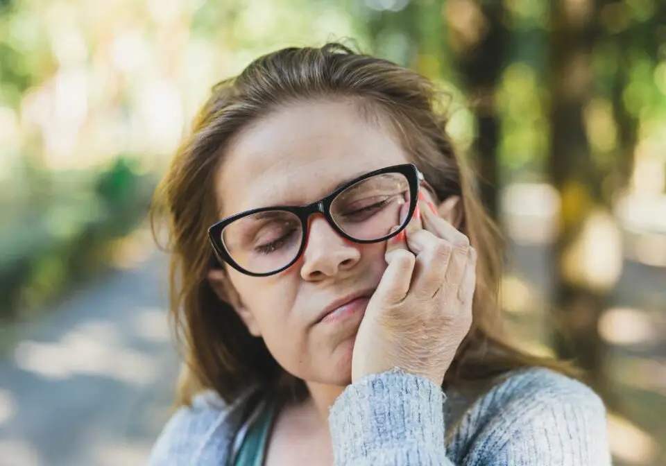 Is Ibuprofen or Tylenol Better for Dental Pain? (Your Complete Guide)