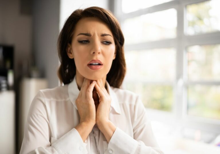 Why does my throat hurt when I swallow after tooth extraction?