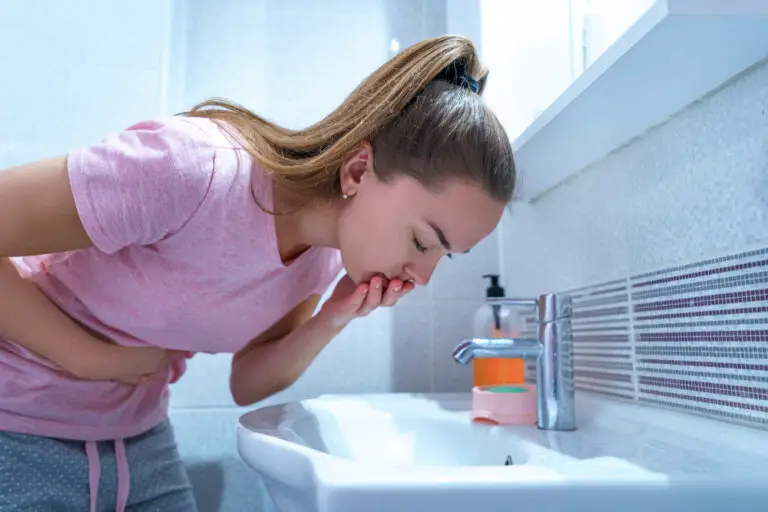 Why Do I Retch When I Brush My Teeth? (Causes & Treatment)