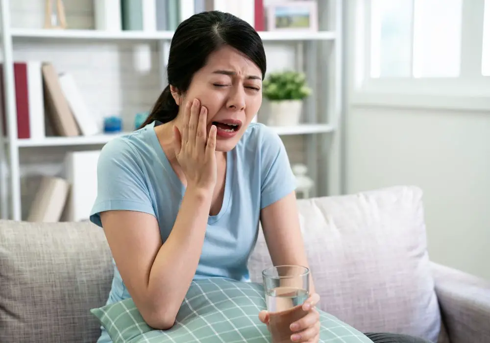 Why do my teeth get sensitive when I chew gum? (Everything You Need To