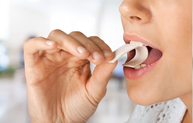 Why Do My Teeth Hurt From Chewing Gum? (Common Causes & Prevention)