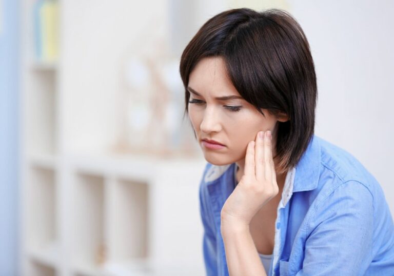 Why do my teeth hurt when I don’t feel good? (Causes & Solutions)