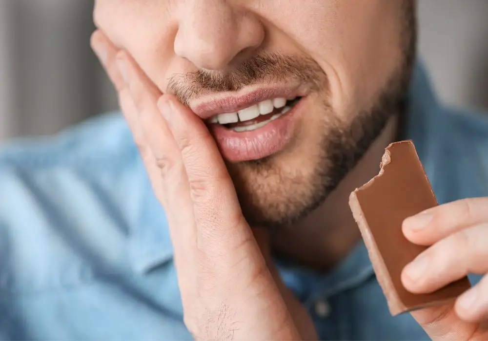 Why do sweets and acids cause pain in sensitive teeth