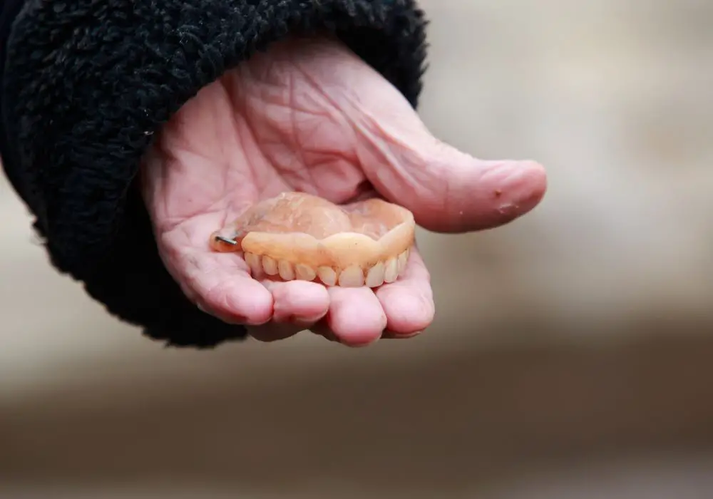 Cons of Using False Teeth