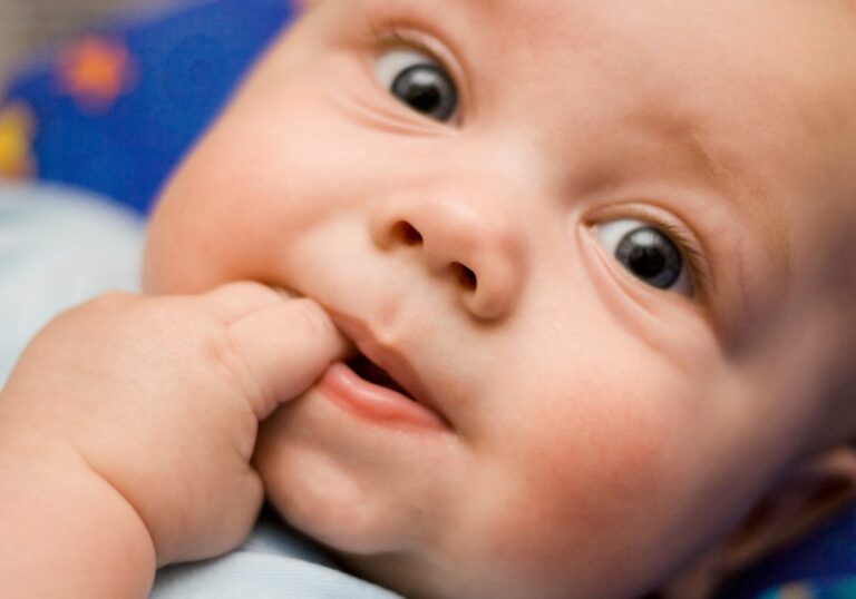 What Do Gums Look Like When Top Teeth Are Coming In? A Guide for Parents