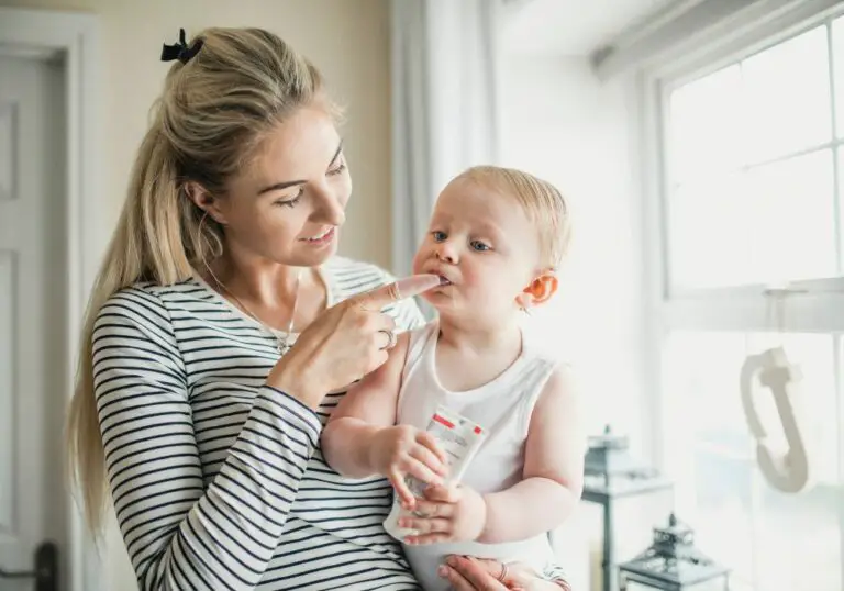 What Do Gums Look Like When Top Teeth Are Coming In? A Guide for Parents